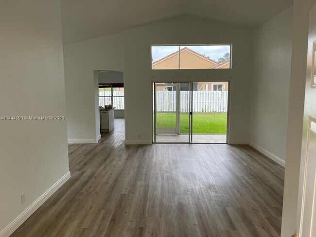Foto del edificio - 622 Carrington Ln