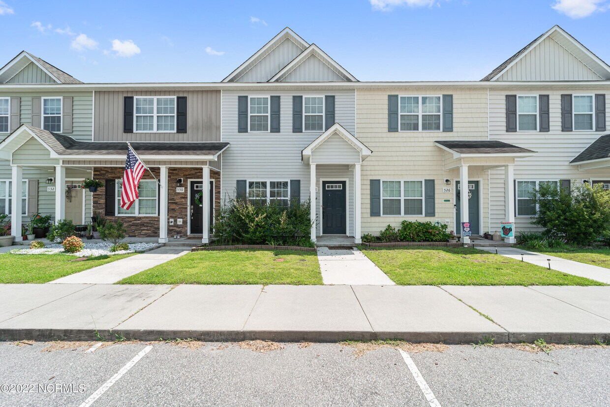 528 Oyster Rock Ln, Sneads Ferry, NC 28460 Townhome Rentals in Sneads