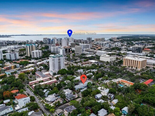 Foto del edificio - 1670 Laurel St
