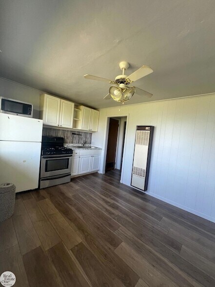 Foto del edificio - 9239 N River Rd