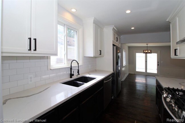 Building Photo - 2391 Oakshire Ave