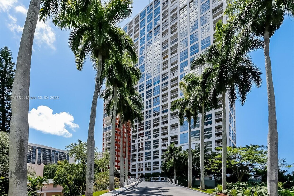 Primary Photo - 1541 Brickell Ave