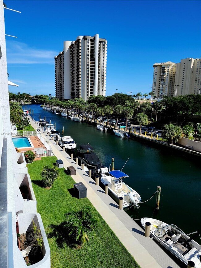 Foto del edificio - 1650 NE 115th St