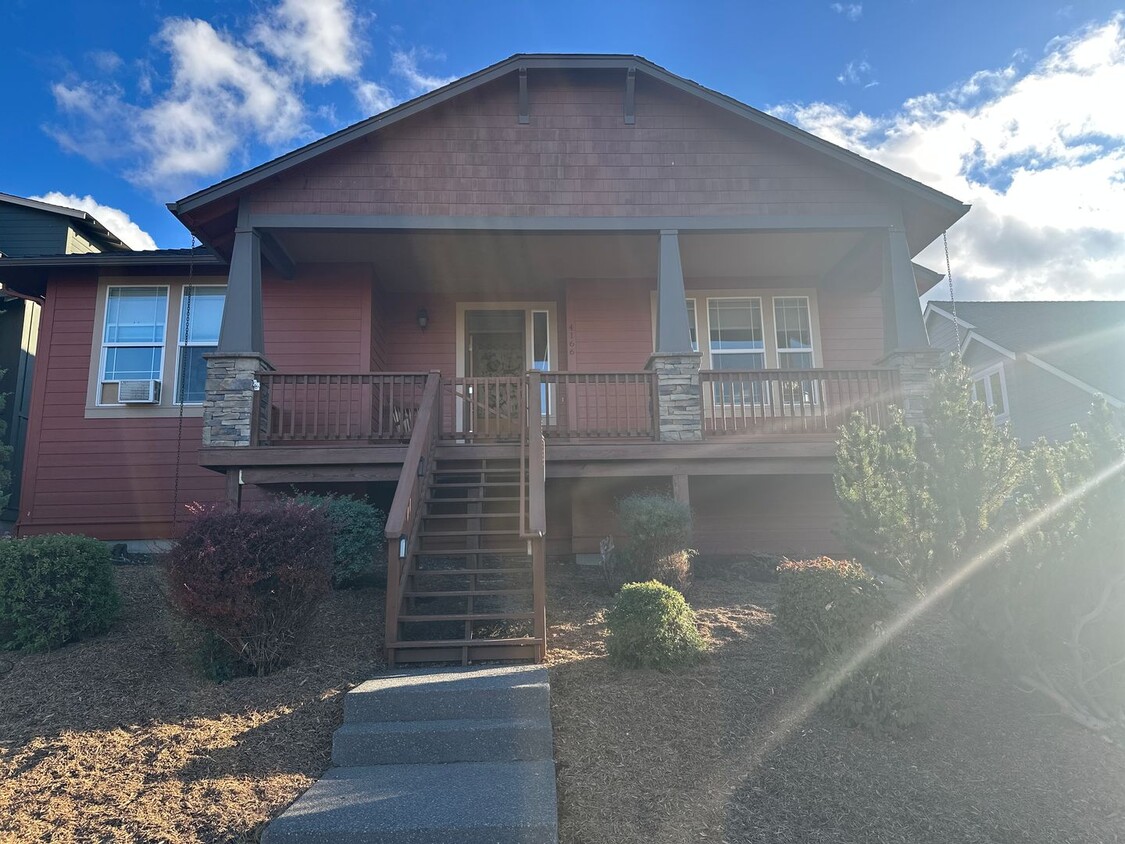 Foto principal - Amazing Craftsman Home. 6 Month Rental. FU...