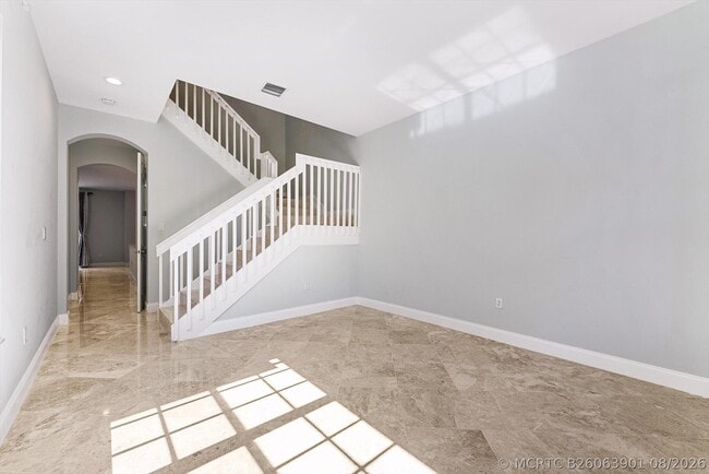 Building Photo - 6884 Julia Gardens Dr