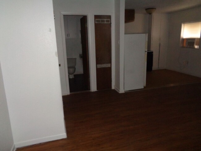 Building Photo - Studio Apartment Near ACU