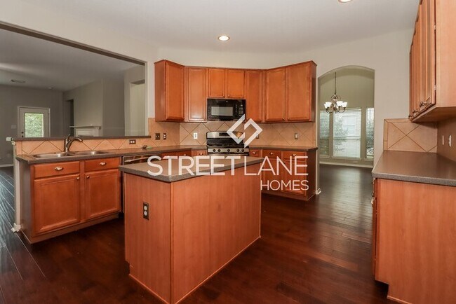 Building Photo - Spacious 5 bedroom home in Houston!