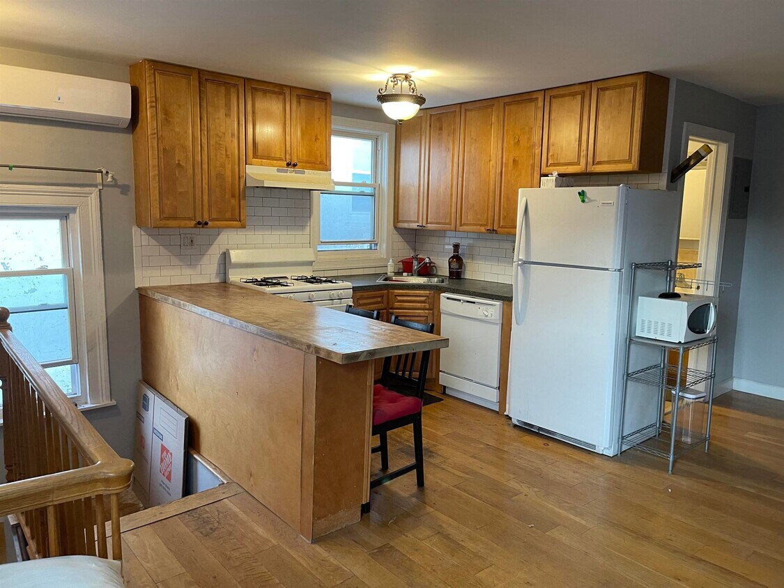 Primary Photo - 322 2nd St