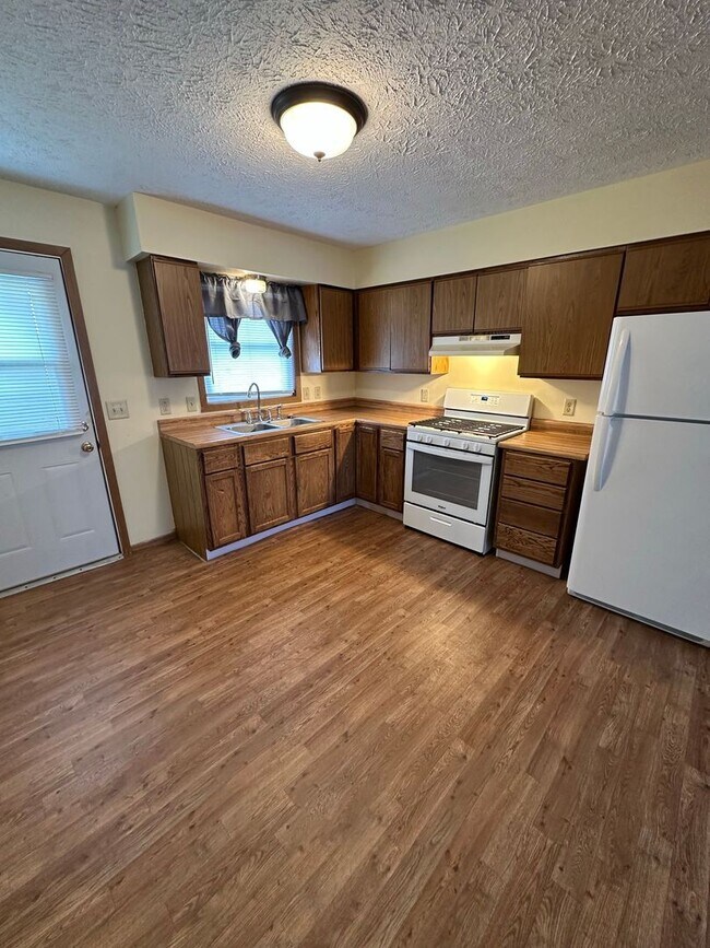 Foto del edificio - 3895-3905 N Meadow Ridge Dr