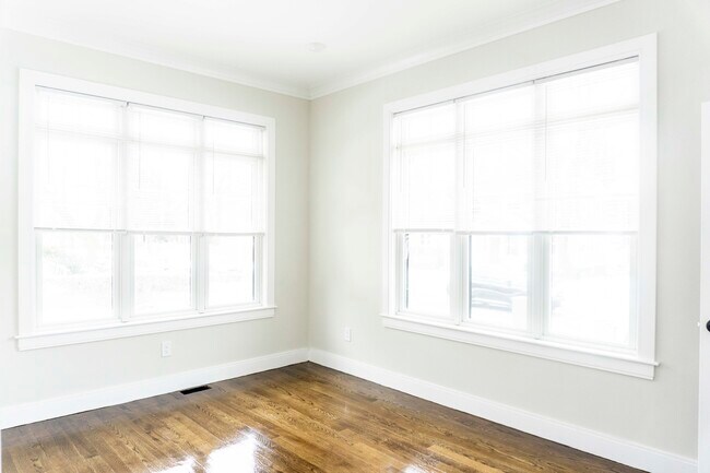 Building Photo - 56 Athol St