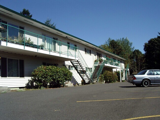 building - 3965 SE Gladstone St