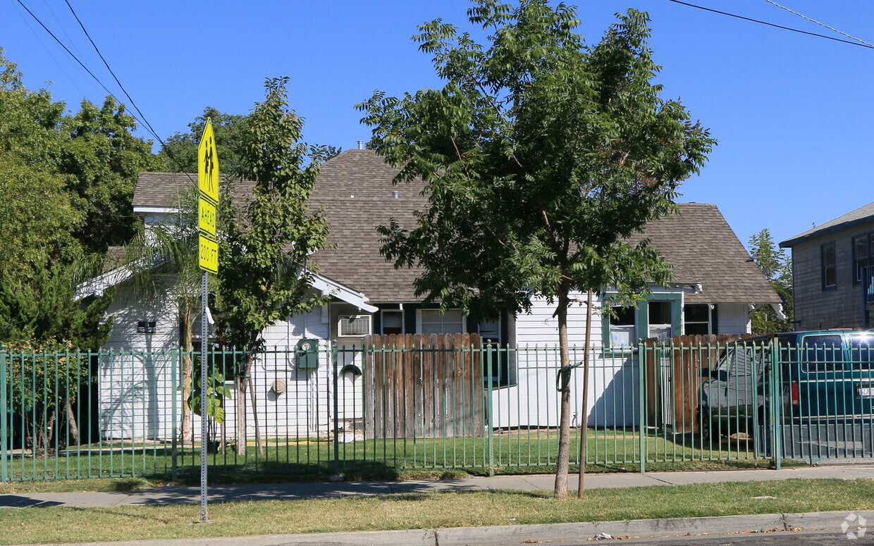 Foto del edificio - 709-715 E Hazelton Ave