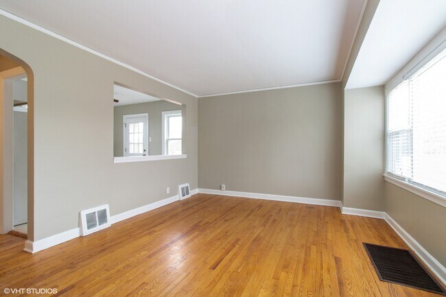 Building Photo - 21116 Maple St