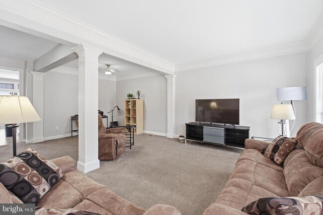 Foto del edificio - 8439 Kirby Lionsdale Dr