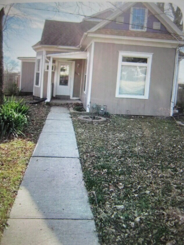 Foto principal - 334 W 4th St