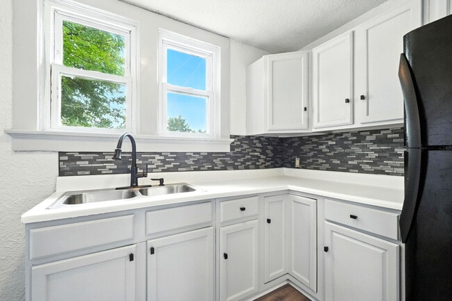 Building Photo - 4202 Hanna St