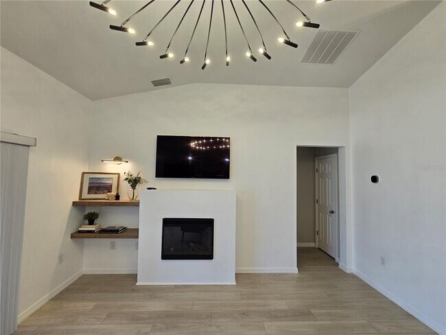 Foto del edificio - 2441 Oakwood Ln
