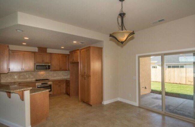 Foto del edificio - Newer Home - Great Location!