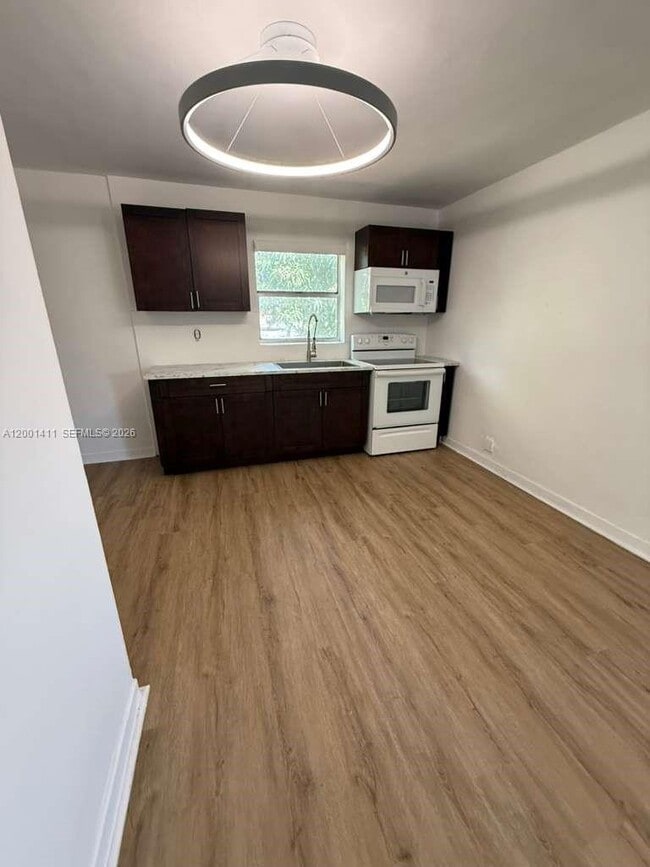 Foto del edificio - 437 NW 44th Ave