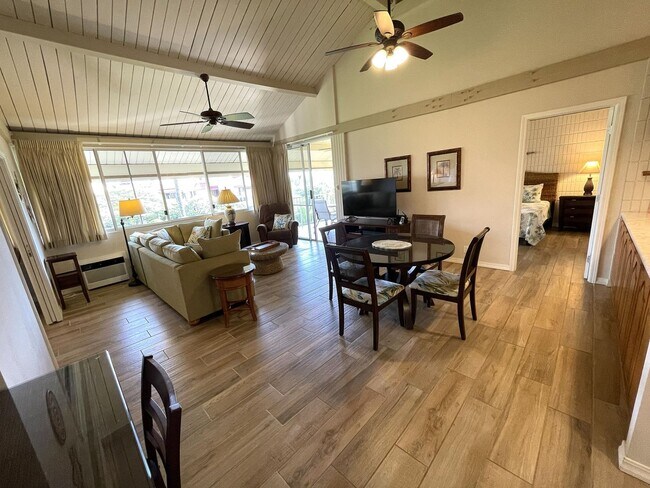 Foto del edificio - Step into the peaceful and lovingly cared-for 2-bedroom, 2-bath condo in Haleakala Shores — one o...