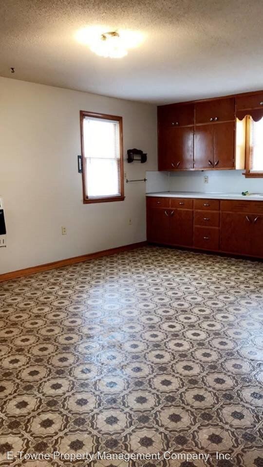 Building Photo - 2 br, 1 bath House - 503 E. Corn