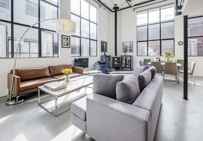 Building Photo - 2 Clarence Pl