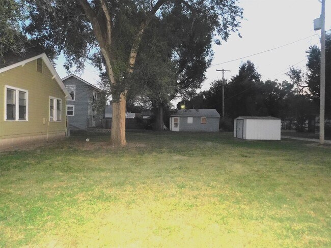 Building Photo - 732 Sheridan St