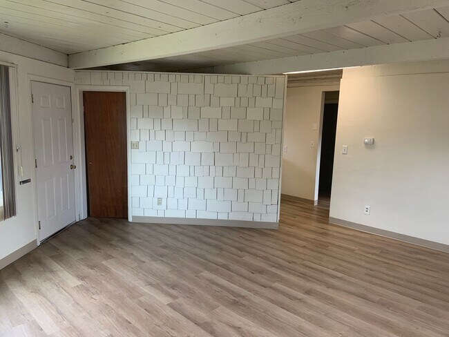 Foto del edificio - 3 Bedroom 1 Bathroom House in Great Location