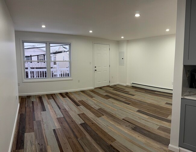 Building Photo - 360 Whiton St
