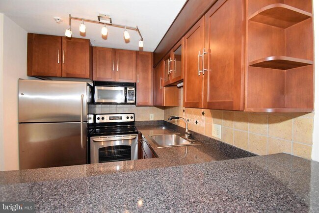 Foto del edificio - 5821 Inman Park Cir