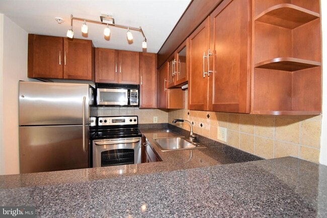 Building Photo - 5821 Inman Park Cir