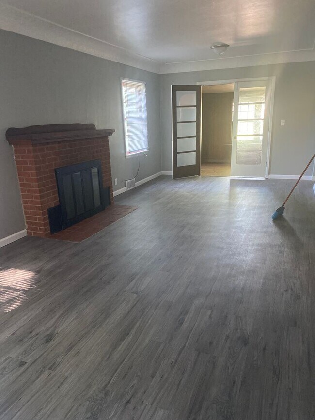 Foto del edificio - 3 Bedroom 1 1/2 Bath Single Family Home 54...