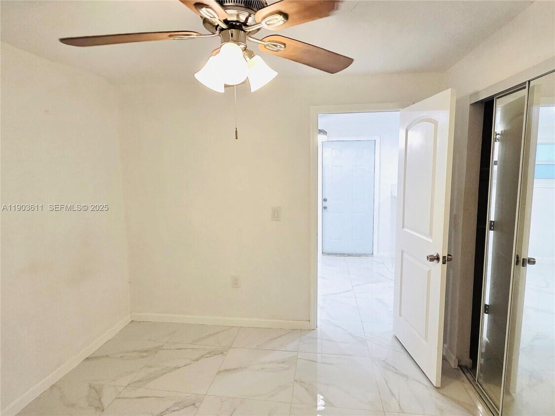 Foto del edificio - 730 NW 177th Terrace