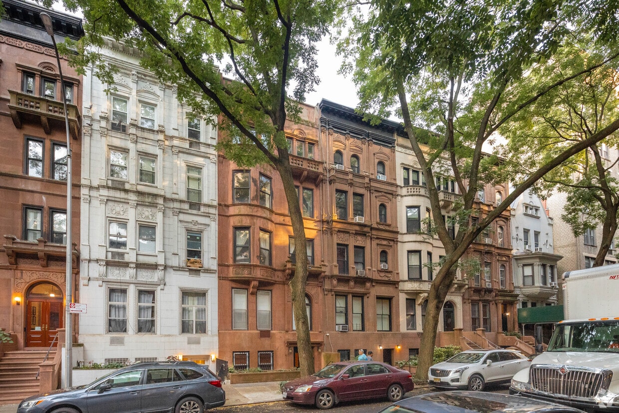 Primary Photo - 22 W 90th St