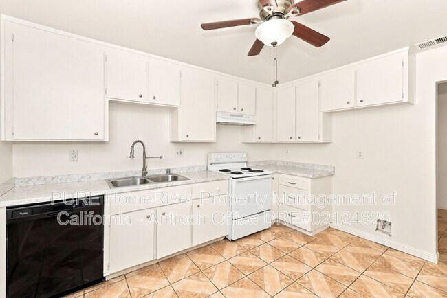 Building Photo - 2121 Banyan Way