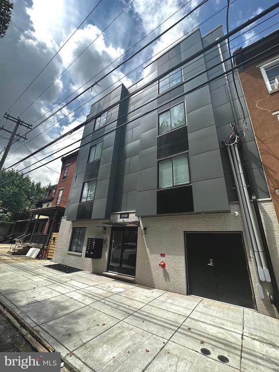Primary Photo - 890 N 42nd St