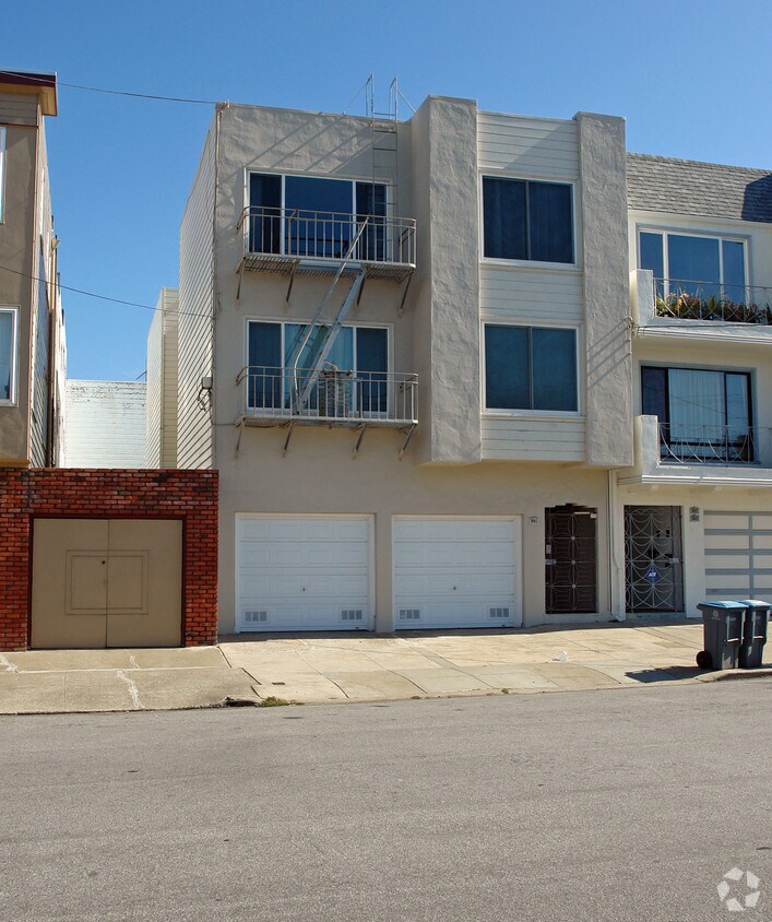 Building Photo - 2338 Vicente St