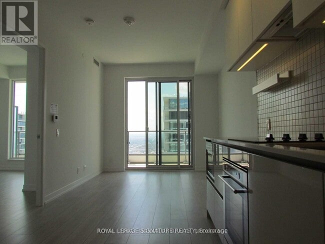 Photo du bâtiment - 950 Portage Pkwy