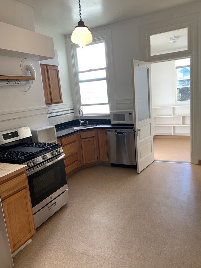 Kitchen - 830 Stanyan St