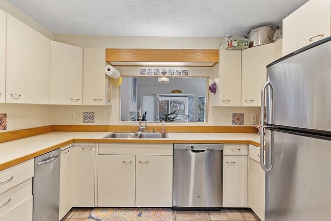 Building Photo - 39 Monadnock Dr