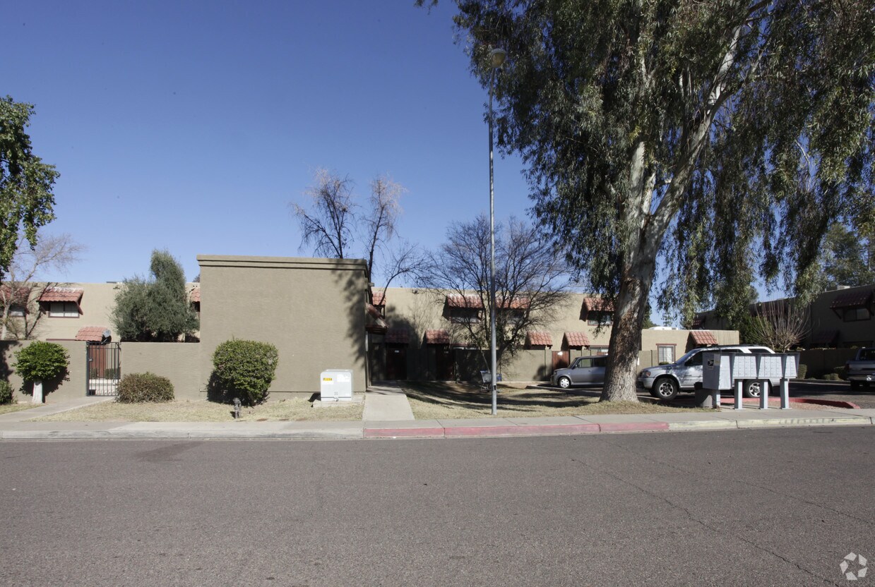 Building Photo - 2724 W Mclellan Blvd