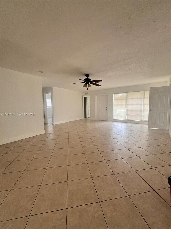 Foto del edificio - 2611 NW 16th Ct