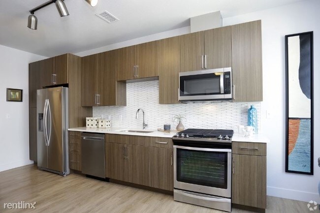 Foto del edificio - 2000 W 32nd Ave