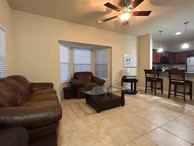 Building Photo - Elegant 3 Bedroom 3 Bathroom Townhome in C...