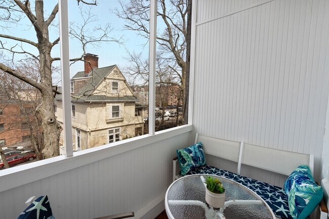 Building Photo - 325 Tappan St