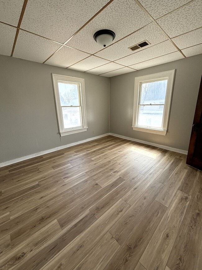 Building Photo - 2 Bedroom, 1 bath apartment in convenient location 1/2 OFF FIRST MONTHS RENT SPECIAL!