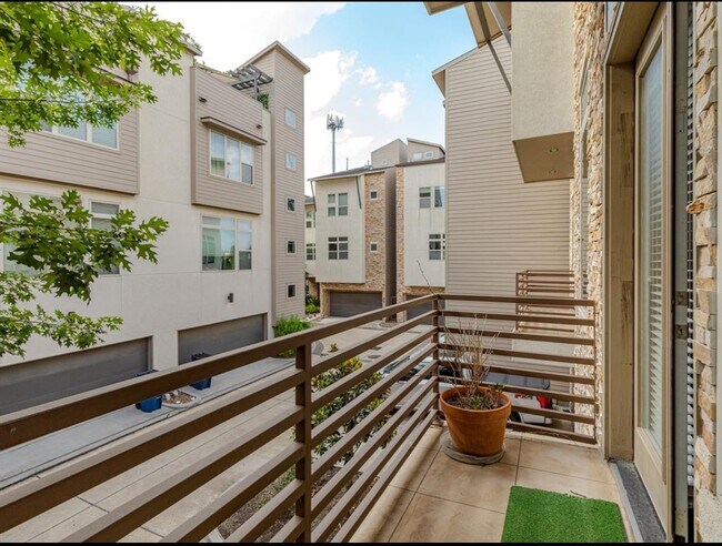 Foto del edificio - 1441 Wagner St