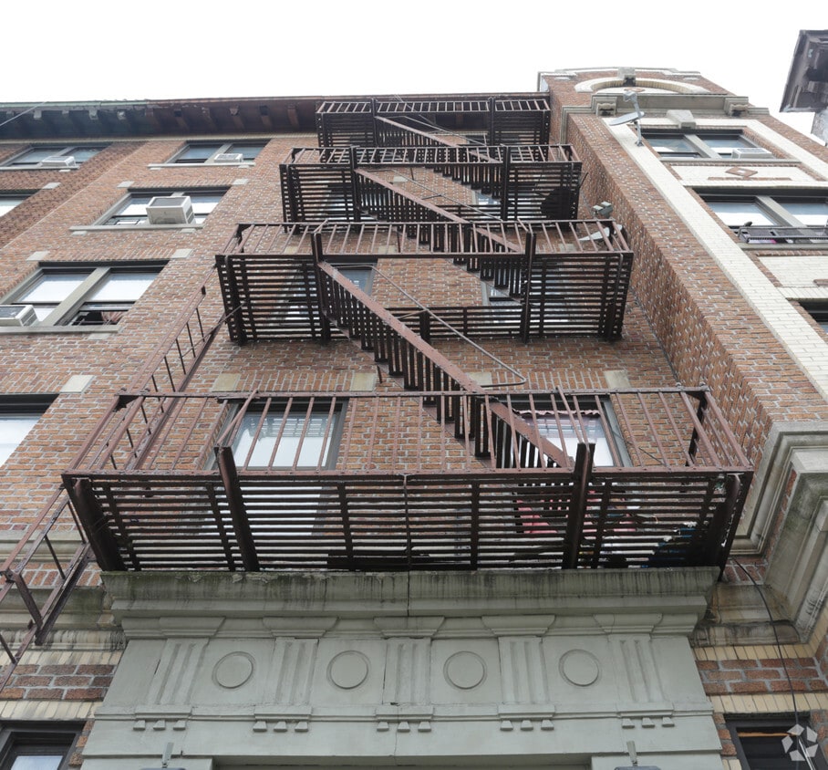 Building Photo - 775 E 185th St