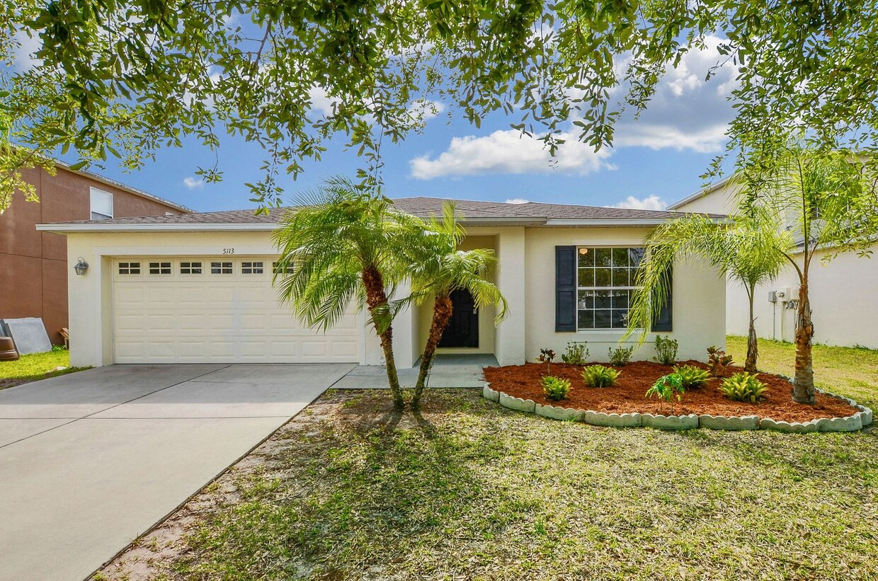 Foto principal - Spacious 4 bedroom, 2 bath, 2 car garage h...