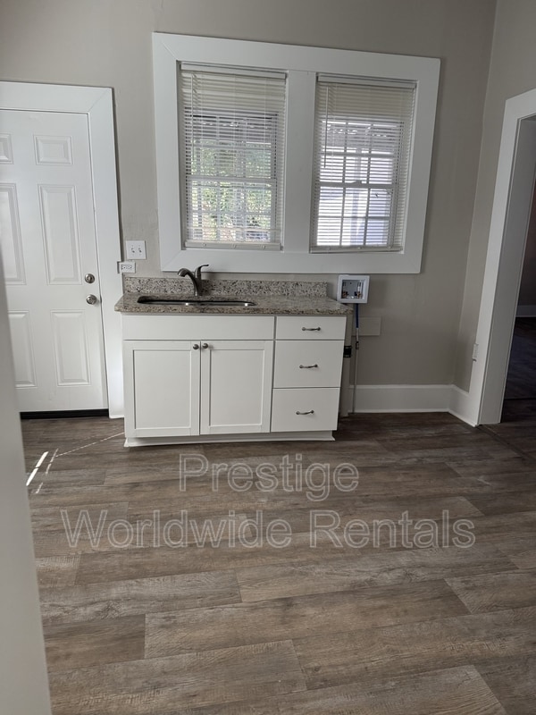 Building Photo - 2307 16th Ave